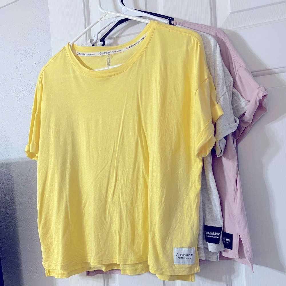 3 pair‼️ XL Calvin Klein crop top tees